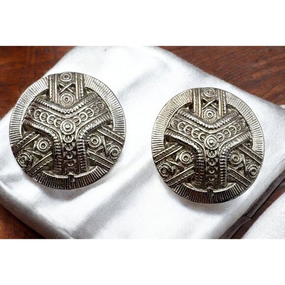 Vintage Round Silver Tone Clip-On Earrings Intricate Engraved Tribal Pattern - Picture 1 of 7